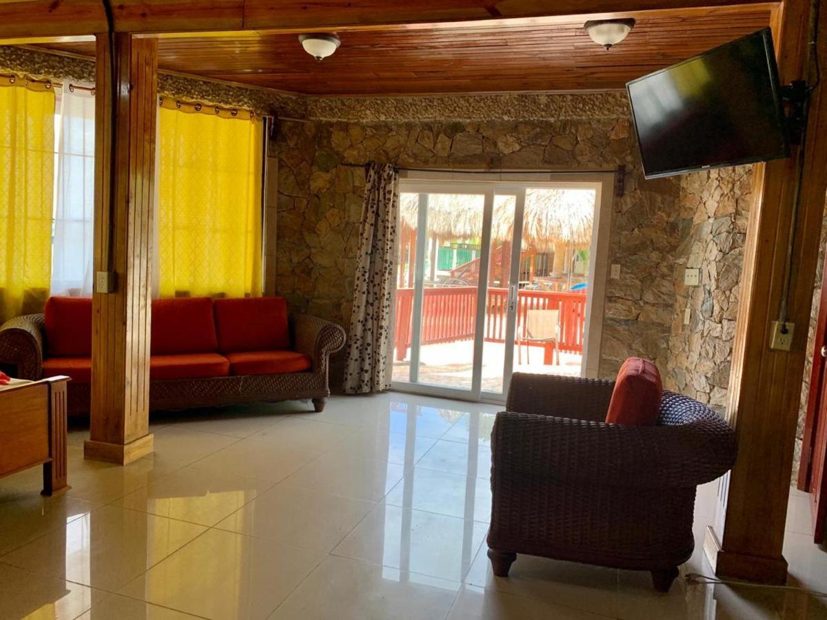 Fosters West Bay Resort Екстериор снимка