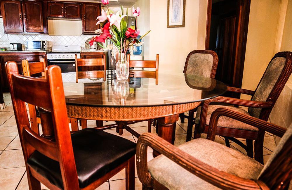 Fosters West Bay Resort Екстериор снимка