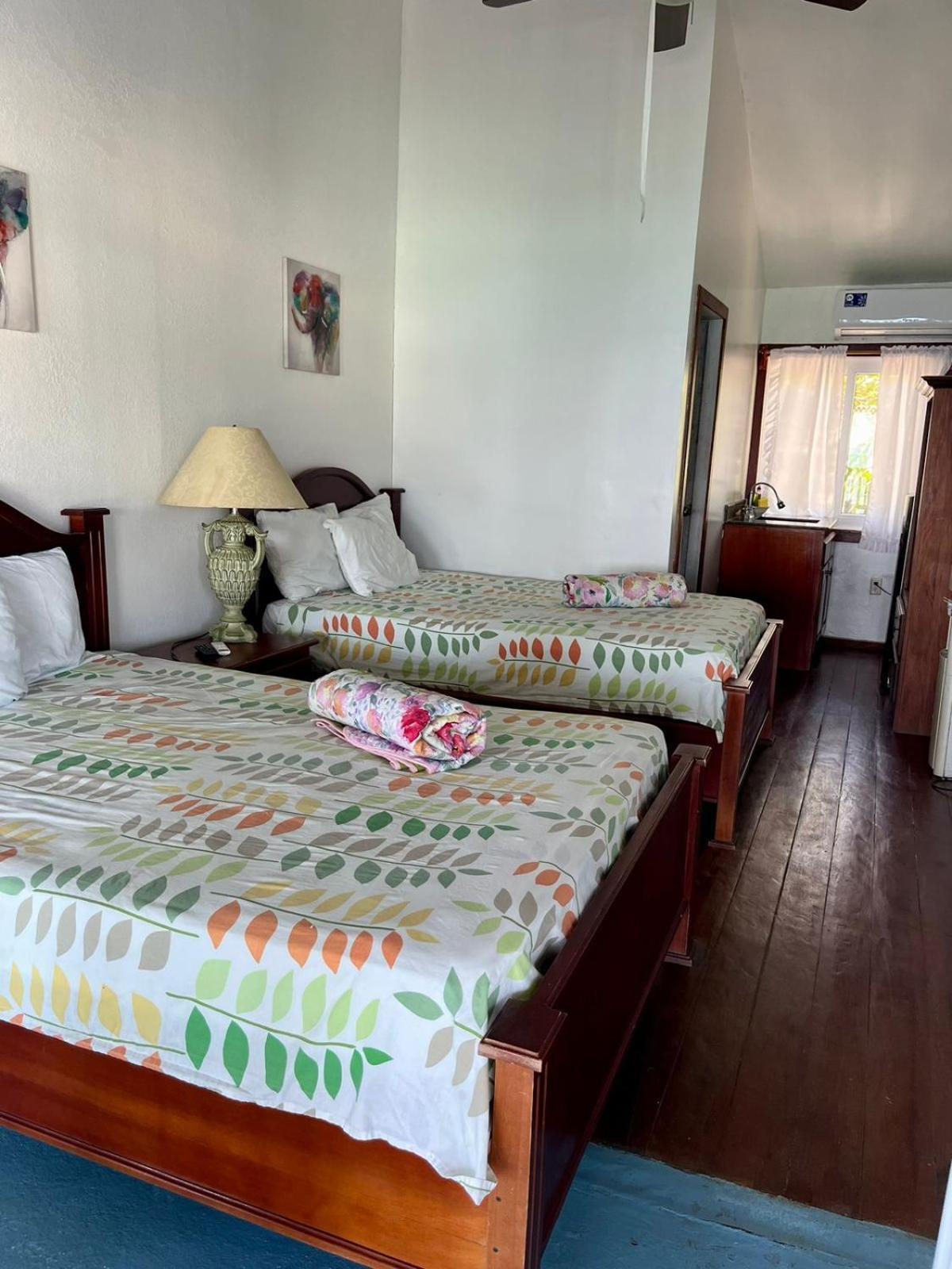 Fosters West Bay Resort Екстериор снимка