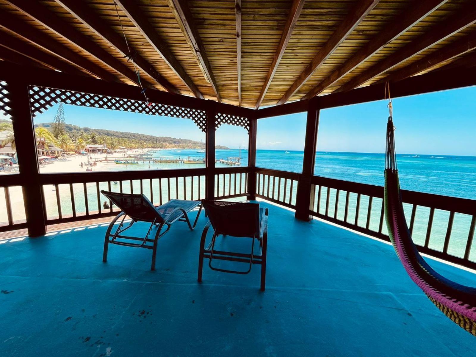 Fosters West Bay Resort Екстериор снимка