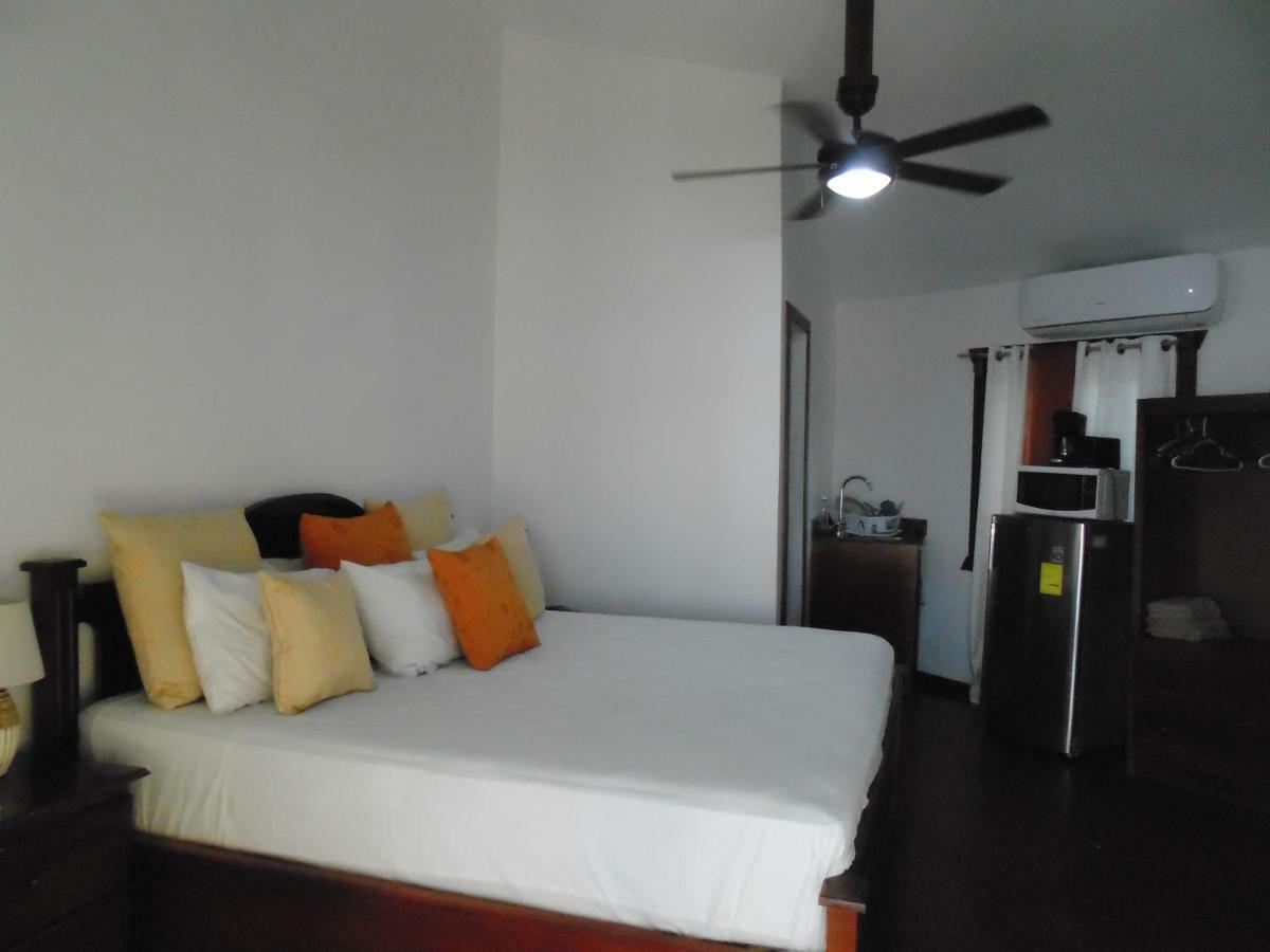 Fosters West Bay Resort Екстериор снимка