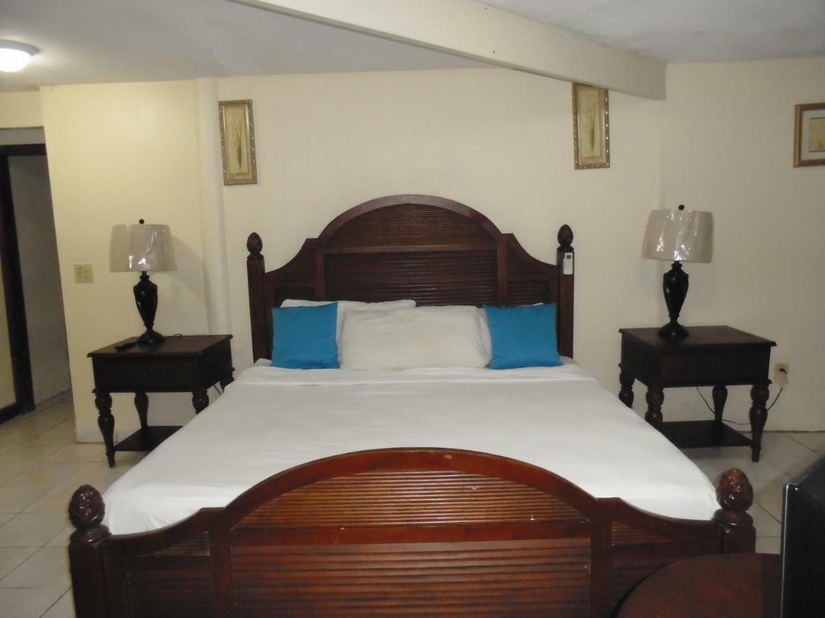 Fosters West Bay Resort Екстериор снимка