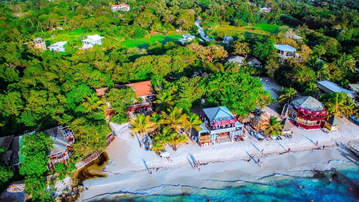 Fosters West Bay Resort Екстериор снимка